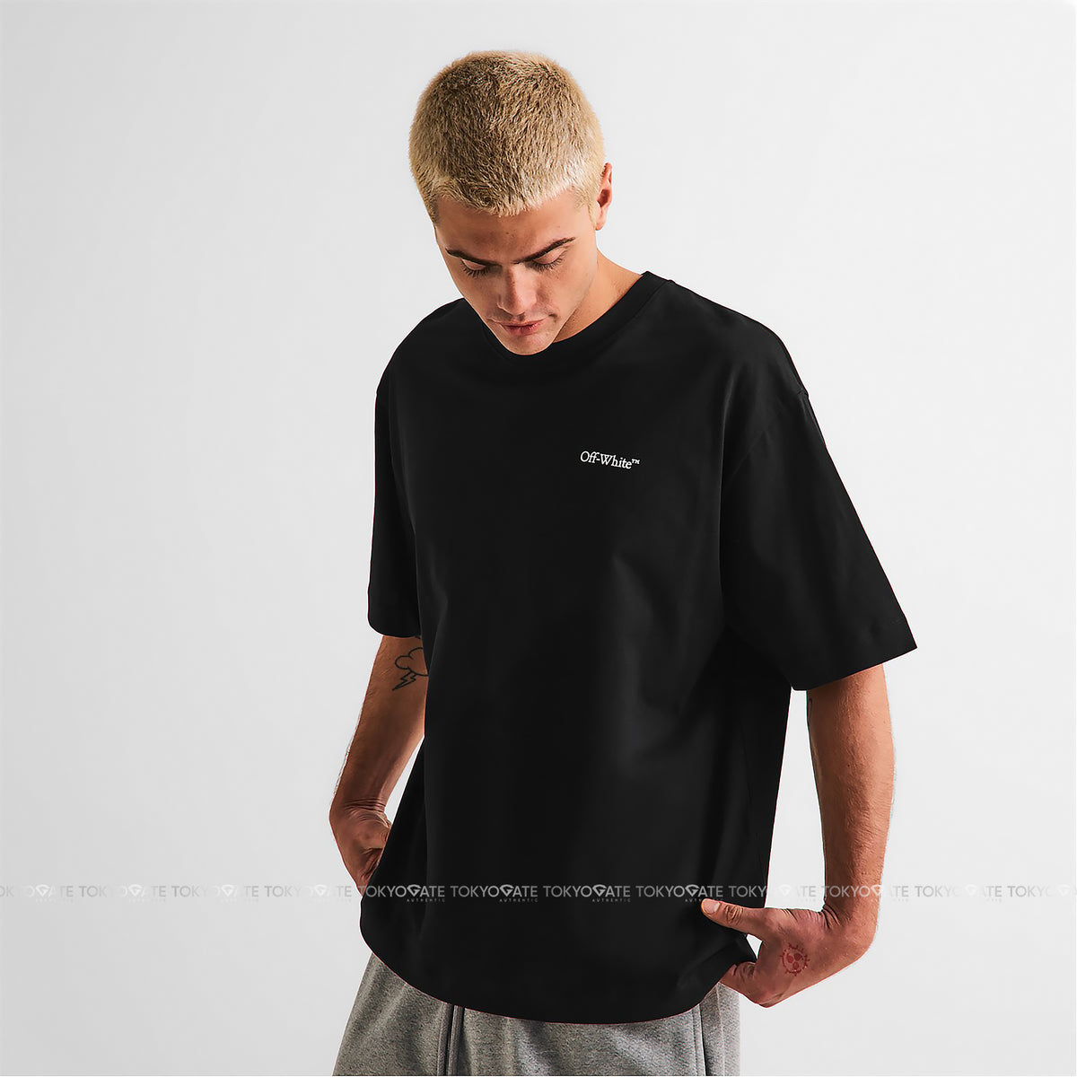 Áo phông Off-White 44MAA120FJ001 Chain Arrow Skate S/S Tee Black Oversize