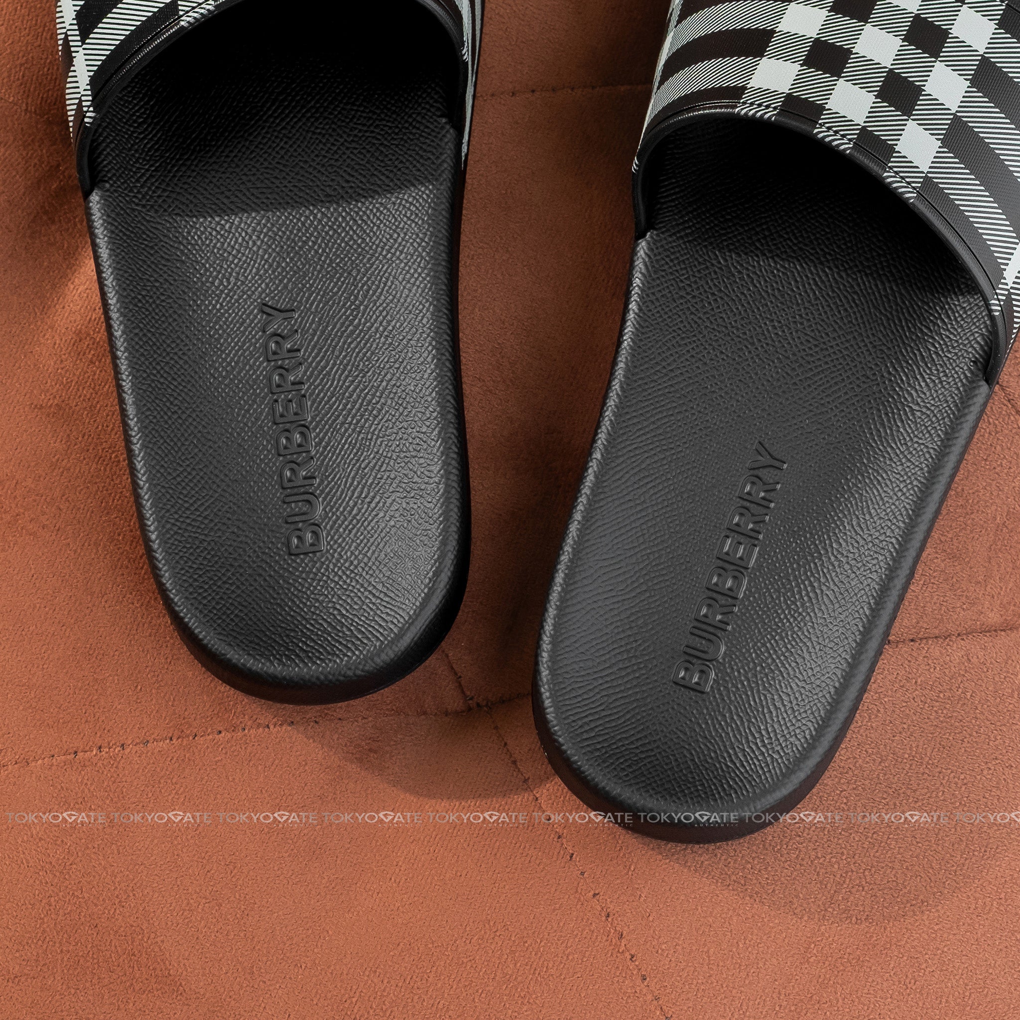 Dép Burberry 8107514 Furley Slides Black IP Check