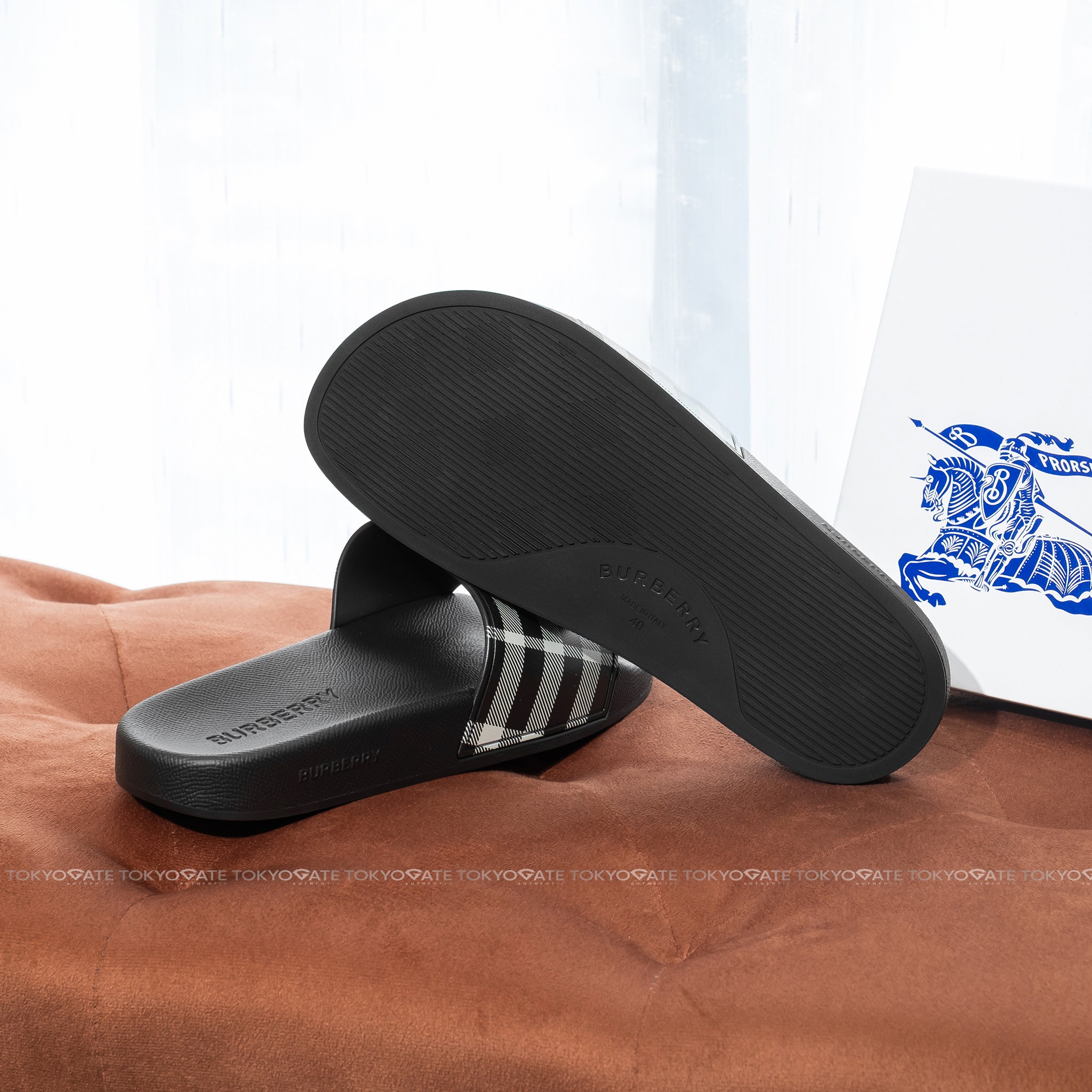 Dép Burberry 8107514 Furley Slides Black IP Check