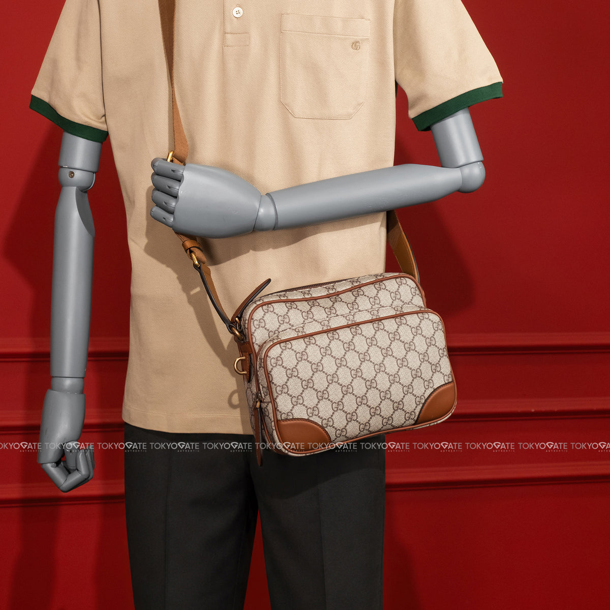 Túi Gucci 821160 FAED3 9786 GG Emblem Medium Crossbody Bag Beige Dark Brown