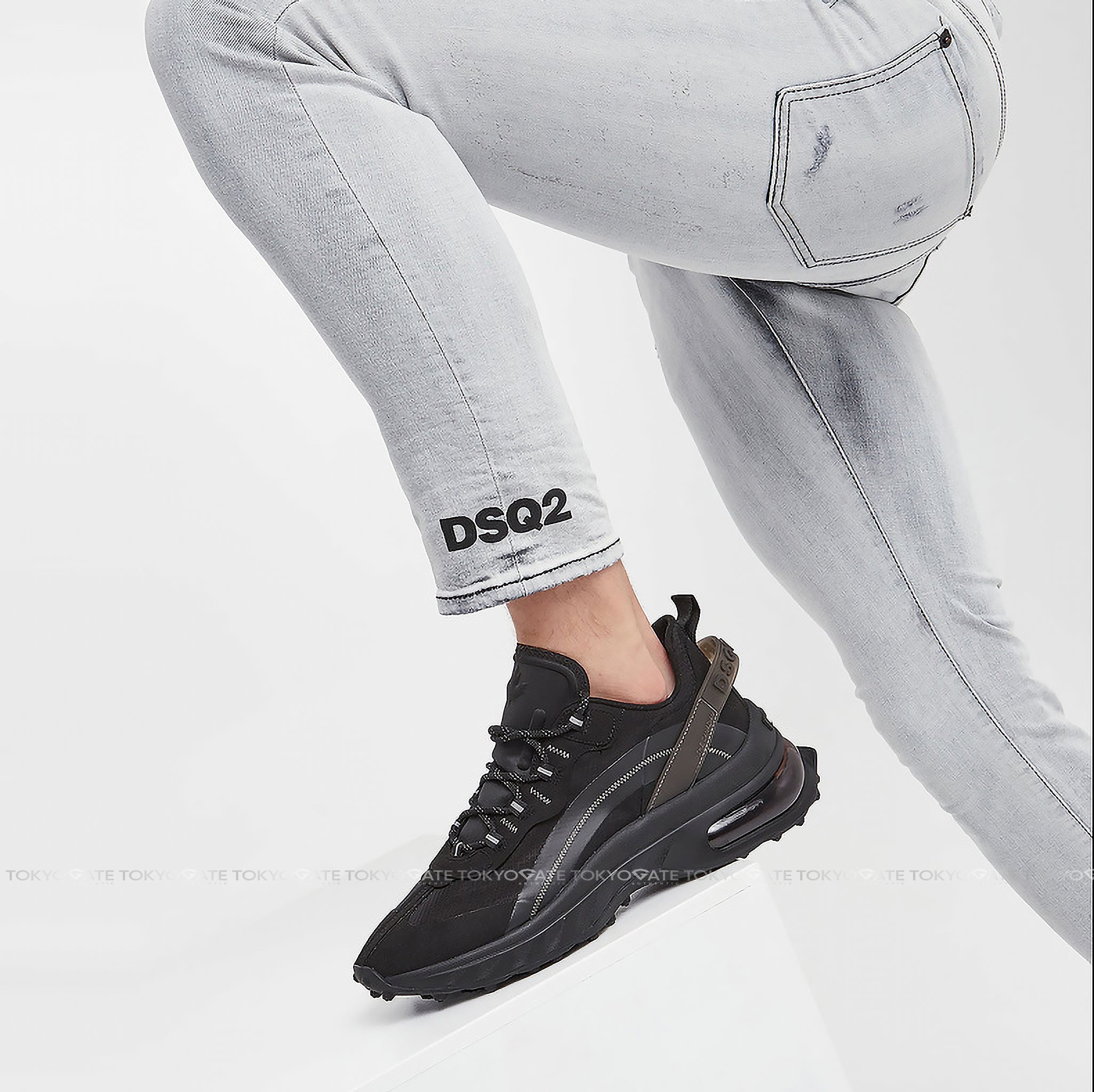 Quần jeans Dsquared2 S74LB1187 900 Dáng Skater